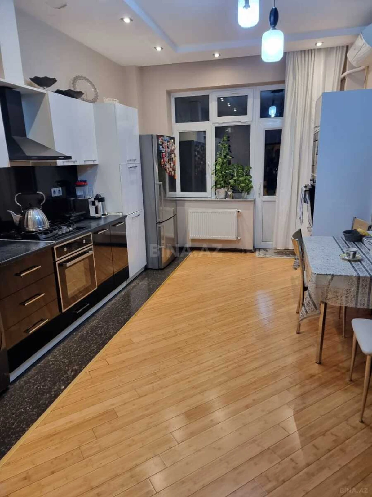 Satılır 3 otaqlı mənzil 167 m²