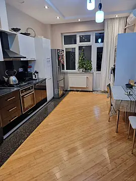 Satılır 3 otaqlı mənzil 167 m²