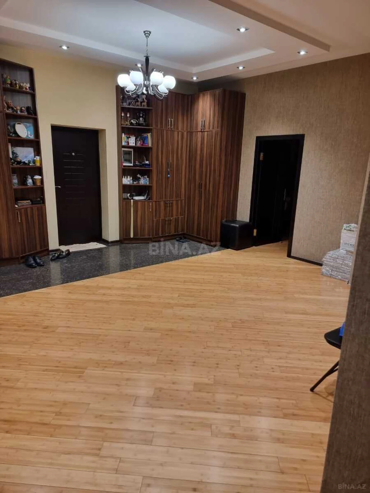 Satılır 3 otaqlı mənzil 167 m²