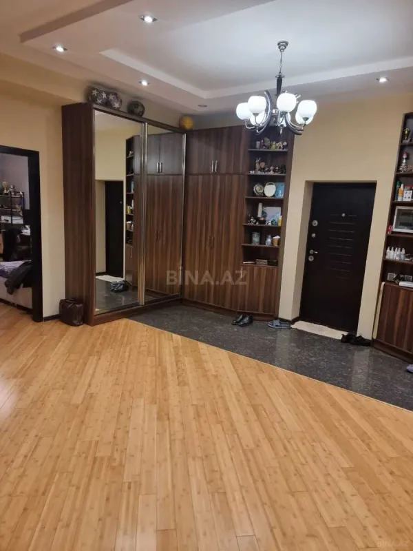 Satılır 3 otaqlı mənzil 167 m²