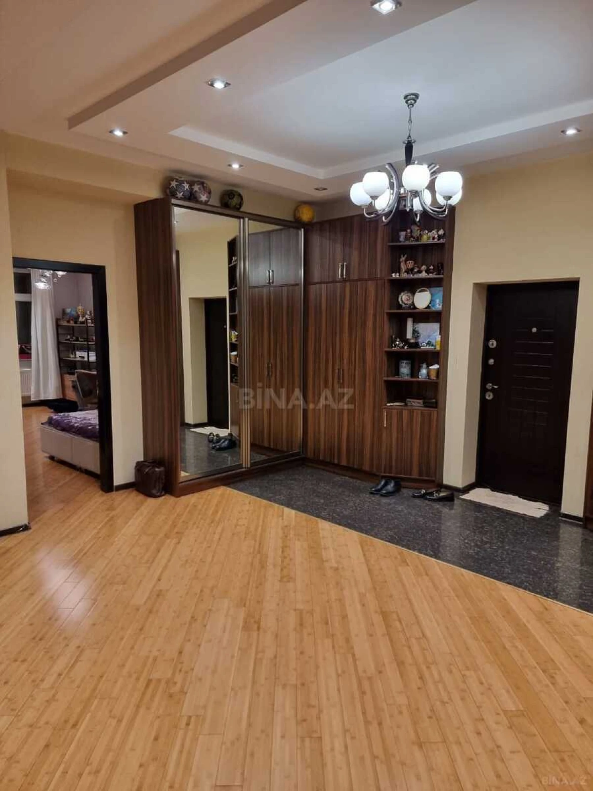 Satılır 3 otaqlı mənzil 167 m²