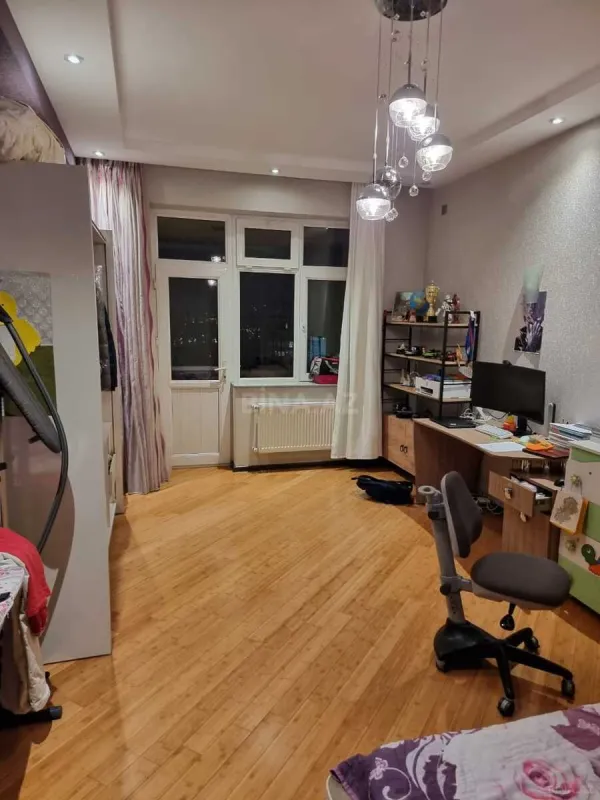 Satılır 3 otaqlı mənzil 167 m²