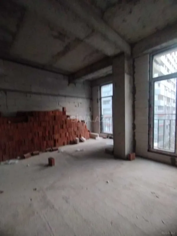 Satılır 3 otaqlı mənzil 157 m²