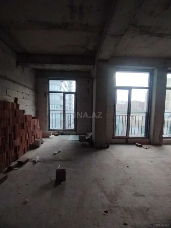 Satılır 3 otaqlı mənzil 157 m²