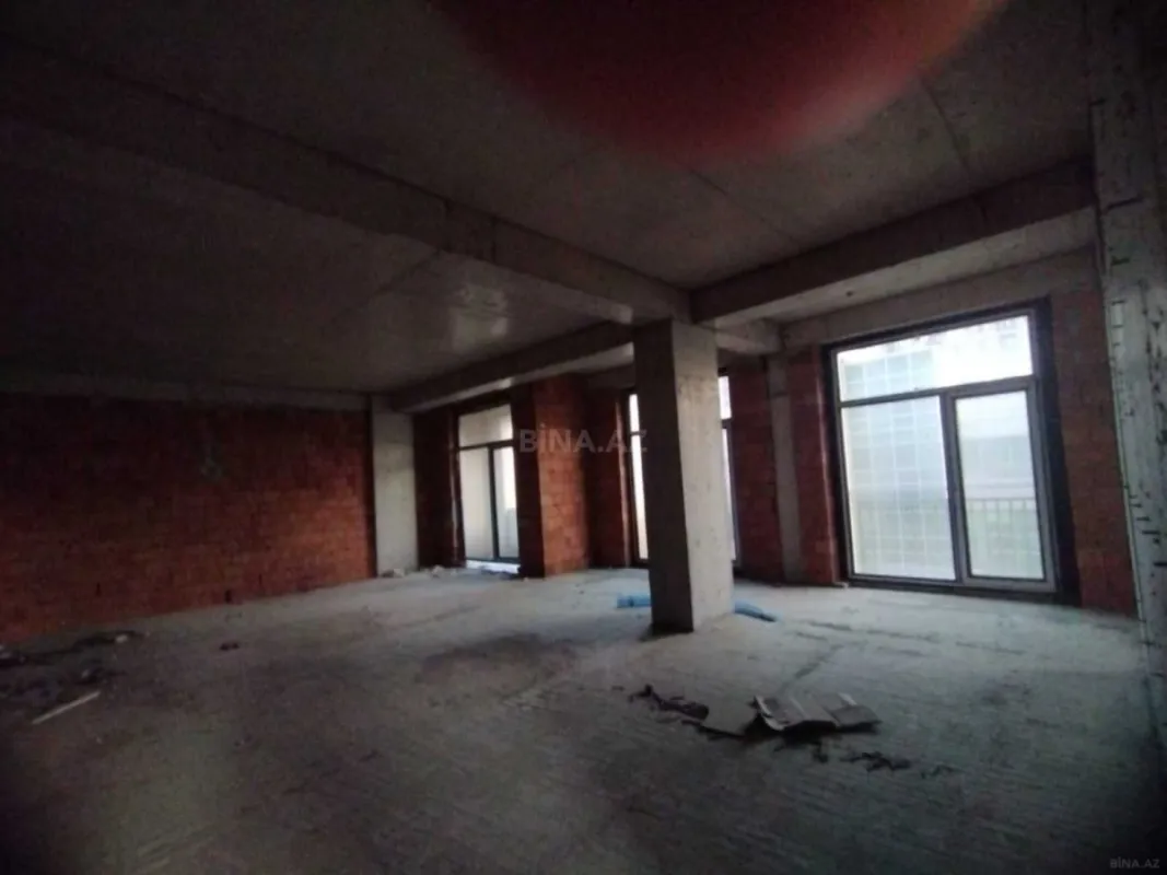 Satılır 3 otaqlı mənzil 157 m²
