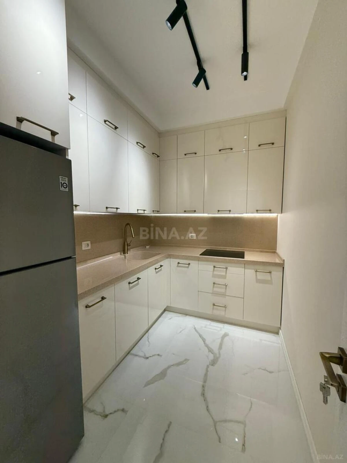 Satılır 2 otaqlı mənzil 68 m²