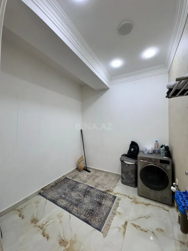 Satılır 4 otaqlı mənzil 185 m²
