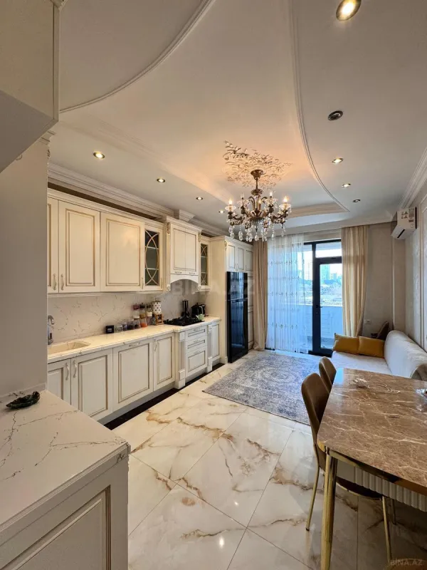 Satılır 4 otaqlı mənzil 185 m²