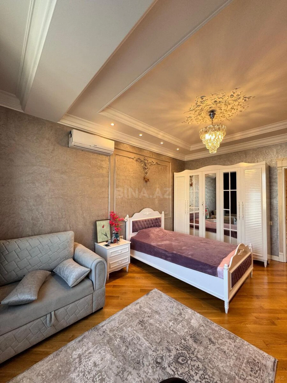 Satılır 4 otaqlı mənzil 185 m²