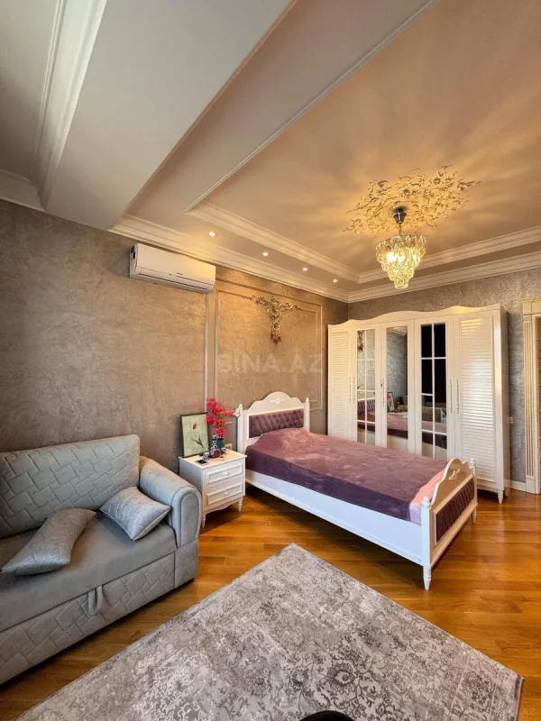 Satılır 4 otaqlı mənzil 185 m²