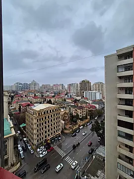 Satılır 4 otaqlı mənzil 190 m²