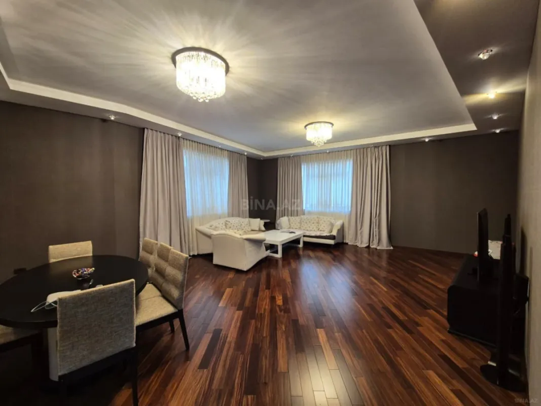 Satılır 4 otaqlı mənzil 190 m²