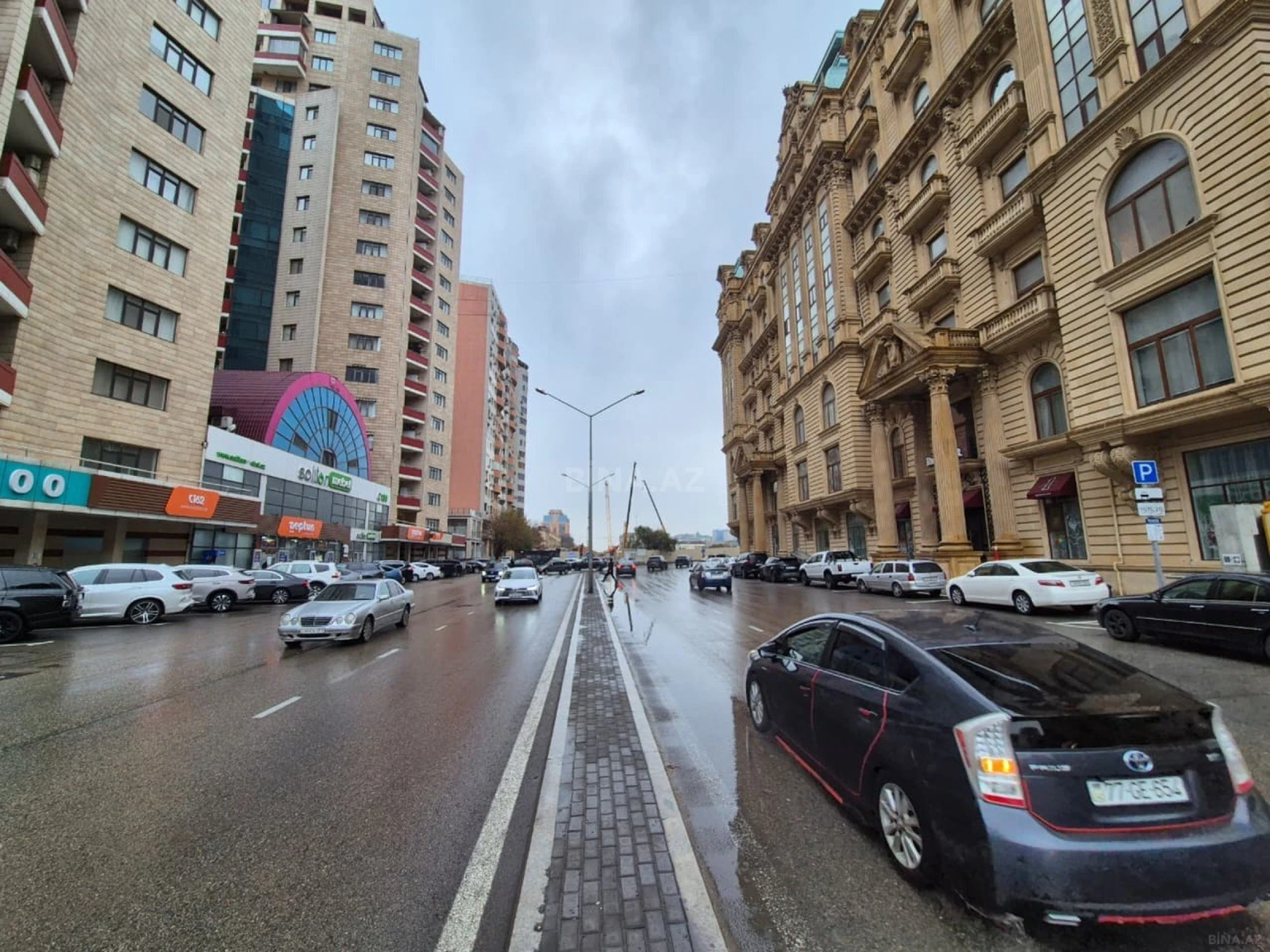 Satılır 4 otaqlı mənzil 190 m²