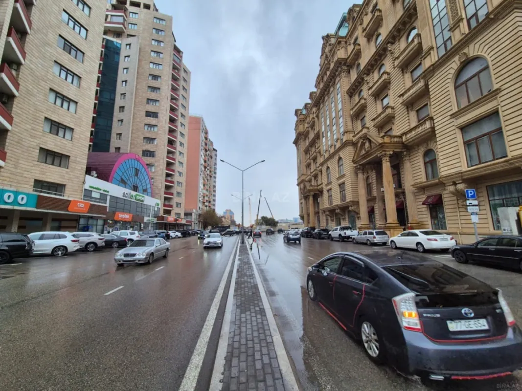 Satılır 4 otaqlı mənzil 190 m²