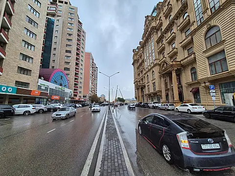 Satılır 4 otaqlı mənzil 190 m²