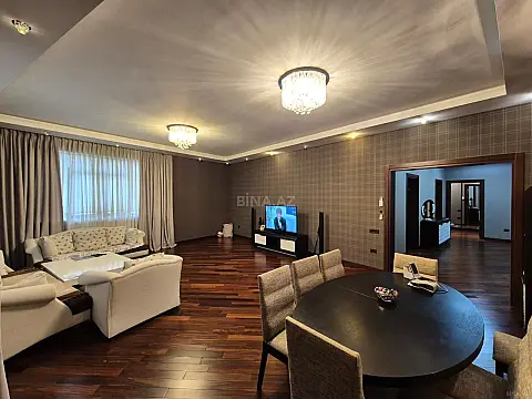 Satılır 4 otaqlı mənzil 190 m²