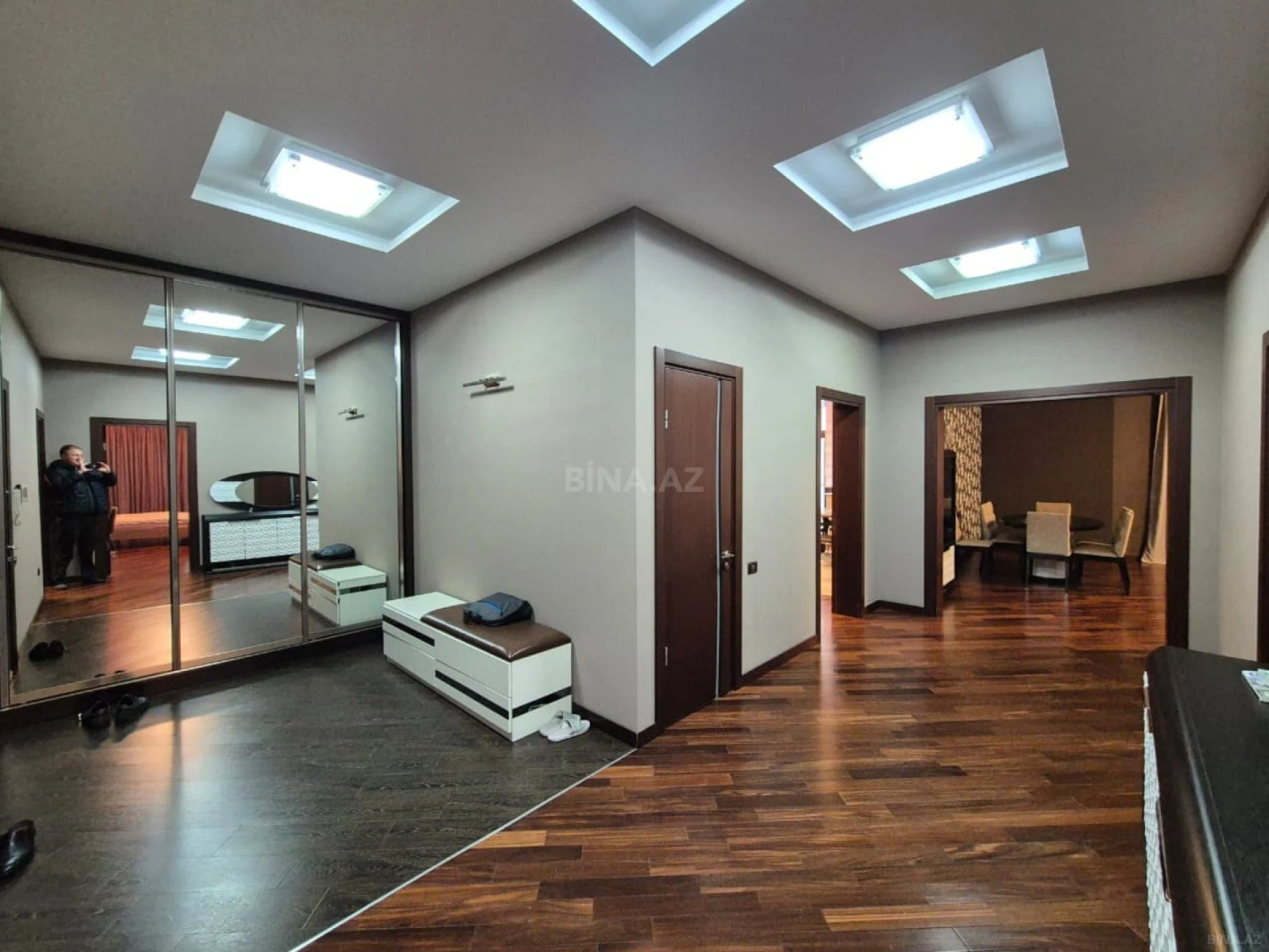 Satılır 4 otaqlı mənzil 190 m²