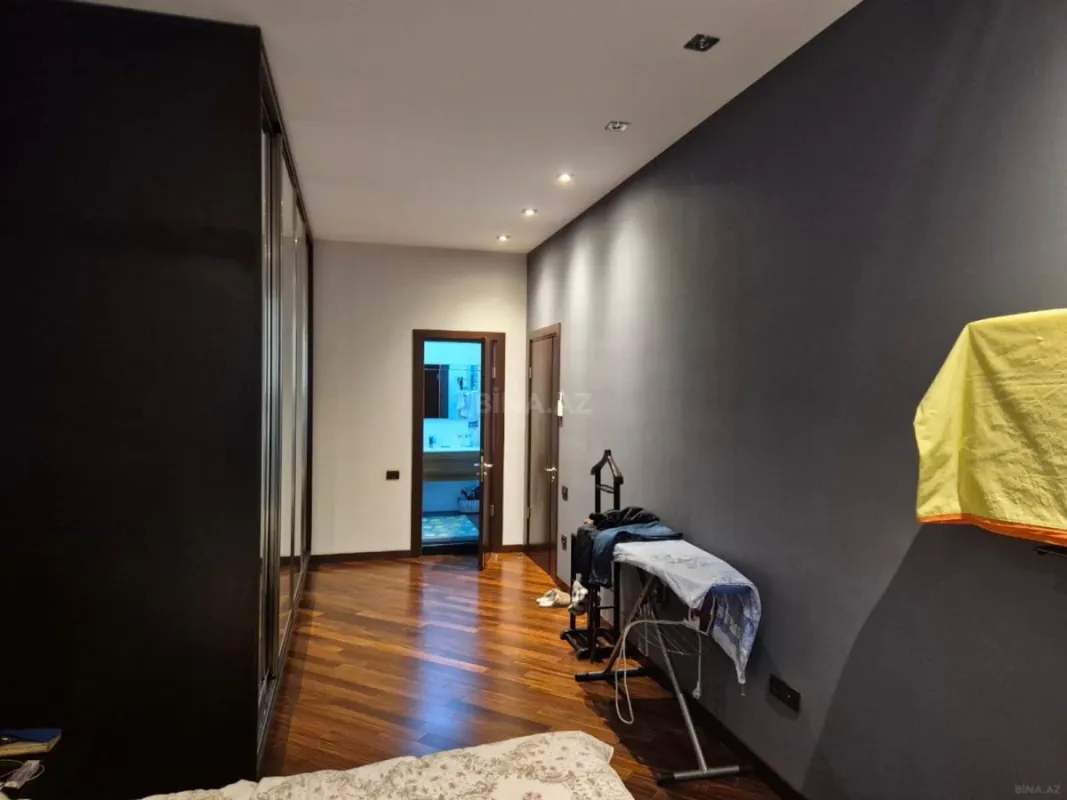 Satılır 4 otaqlı mənzil 190 m²