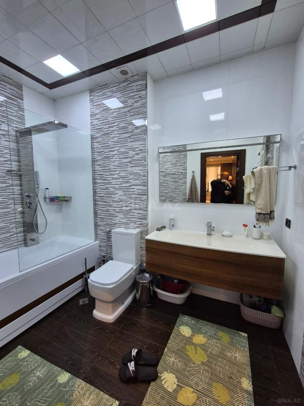 Satılır 4 otaqlı mənzil 190 m²