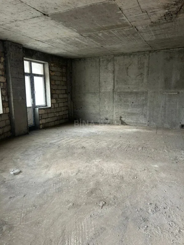 Satılır 4 otaqlı mənzil 204 m²