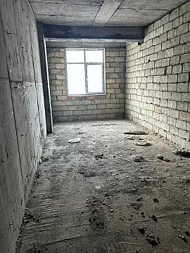 Satılır 4 otaqlı mənzil 204 m²