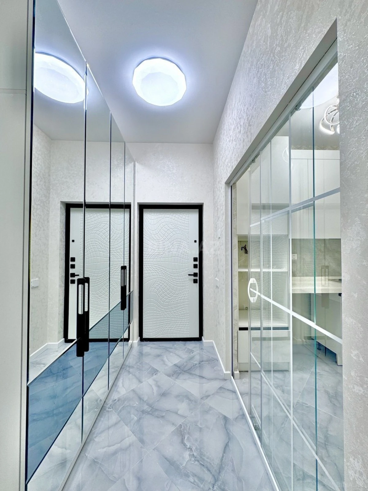 Satılır 2 otaqlı mənzil 70 m²