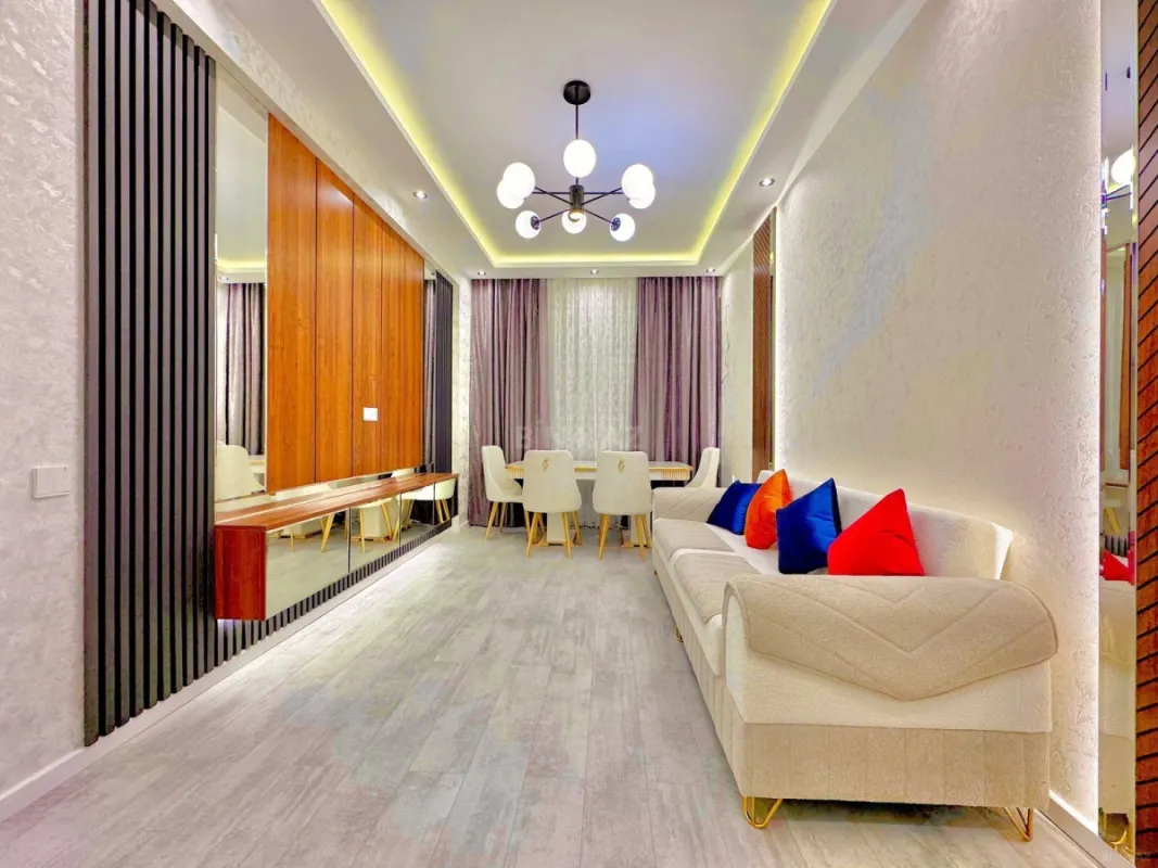 Satılır 2 otaqlı mənzil 70 m²