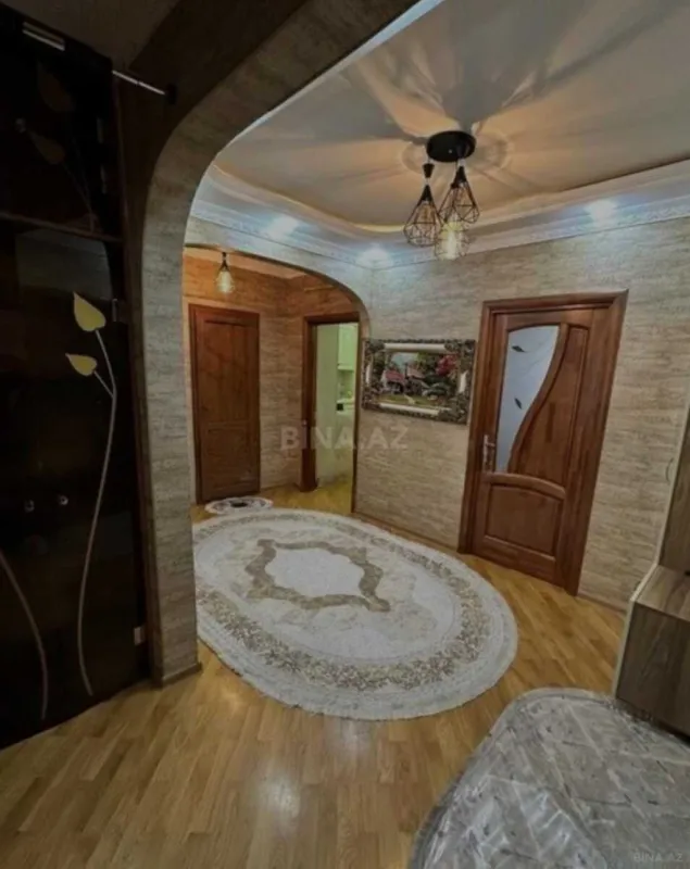 Satılır 4 otaqlı mənzil 100 m²