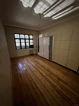 Satılır 5 otaqlı mənzil 120 m²