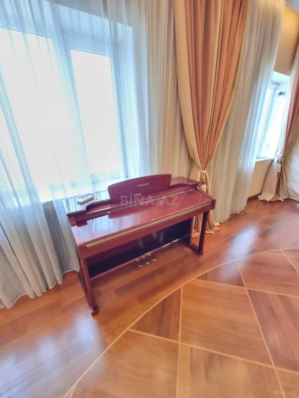 Satılır 4 otaqlı mənzil 185 m²