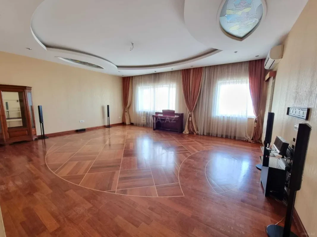 Satılır 4 otaqlı mənzil 185 m²