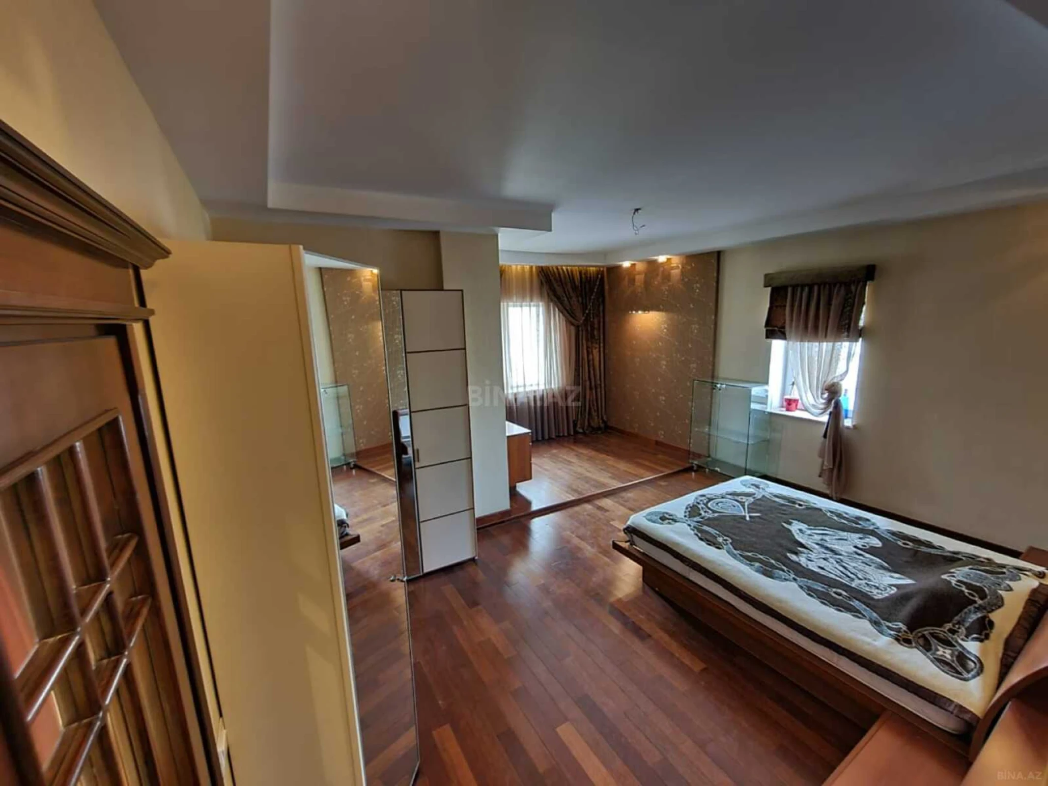Satılır 4 otaqlı mənzil 185 m²