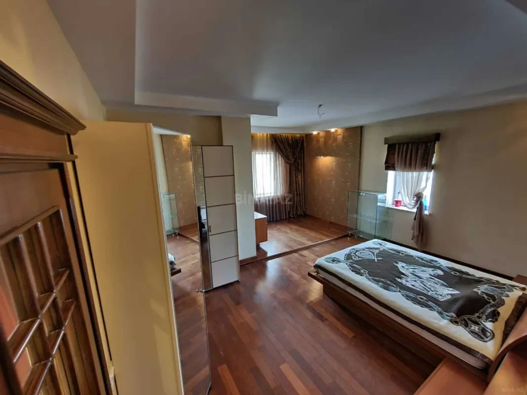 Satılır 4 otaqlı mənzil 185 m²