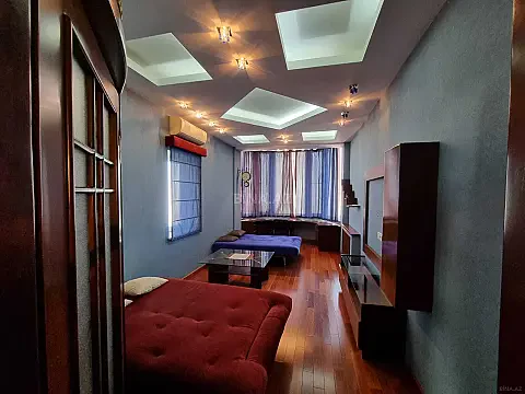 Satılır 4 otaqlı mənzil 185 m²