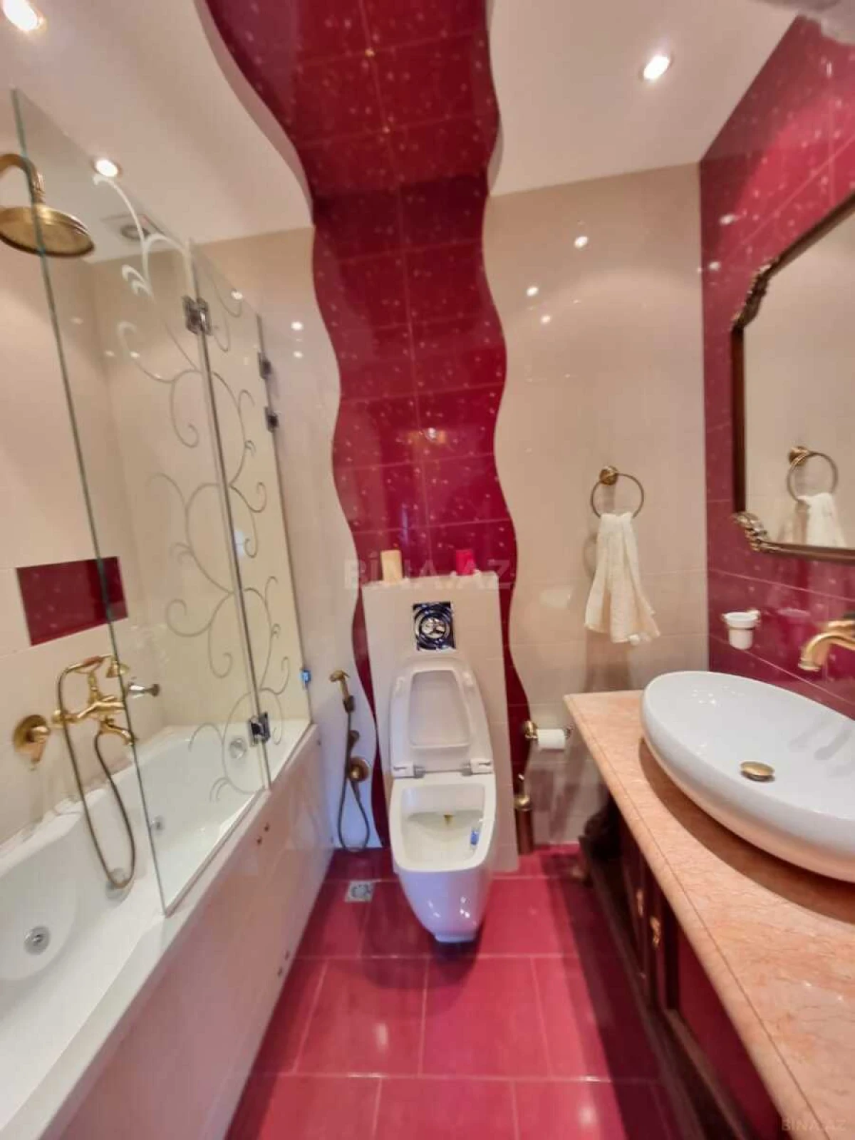 Satılır 4 otaqlı mənzil 185 m²