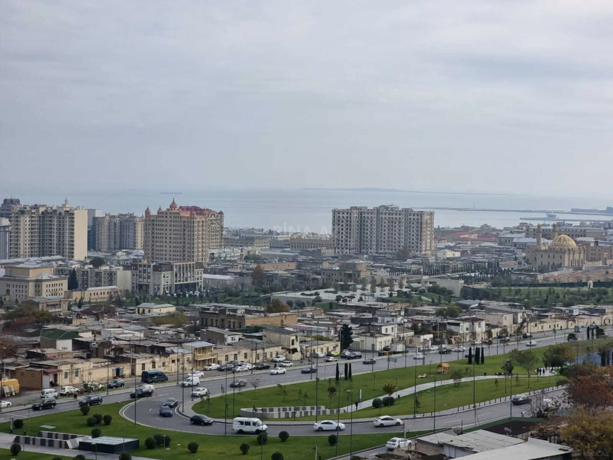 Satılır 4 otaqlı mənzil 185 m²