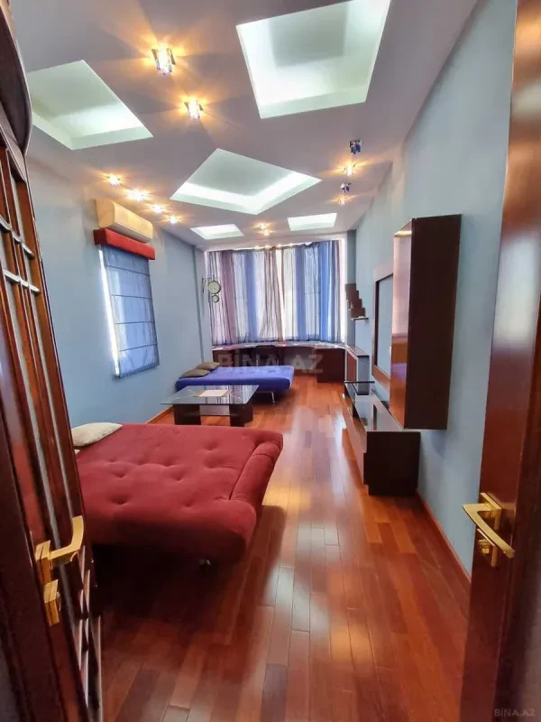 Satılır 4 otaqlı mənzil 185 m²