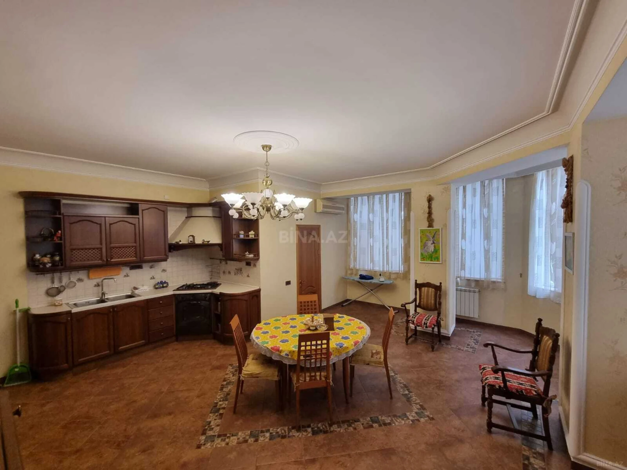 Satılır 4 otaqlı mənzil 185 m²