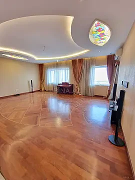 Satılır 4 otaqlı mənzil 185 m²