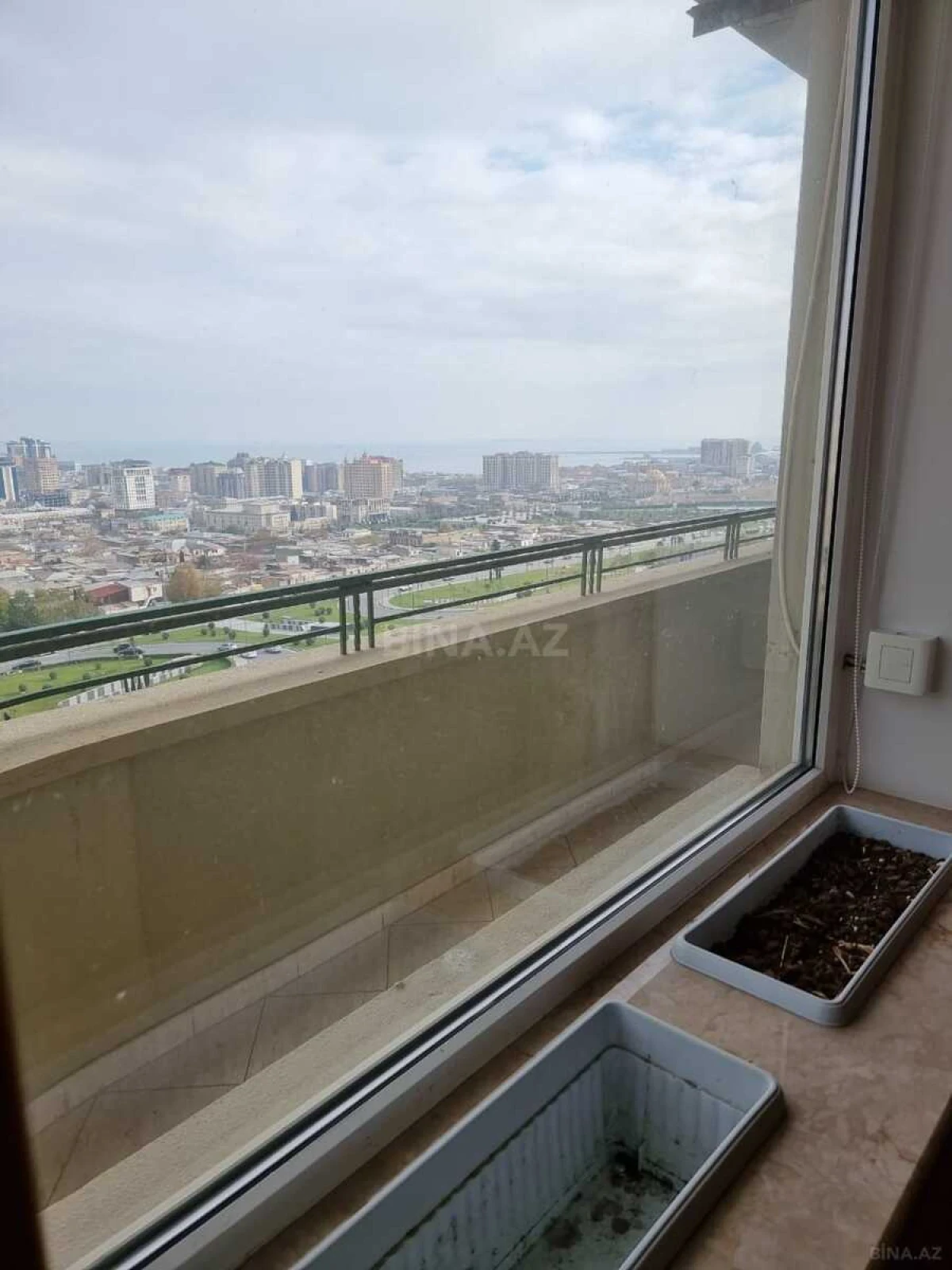 Satılır 4 otaqlı mənzil 185 m²
