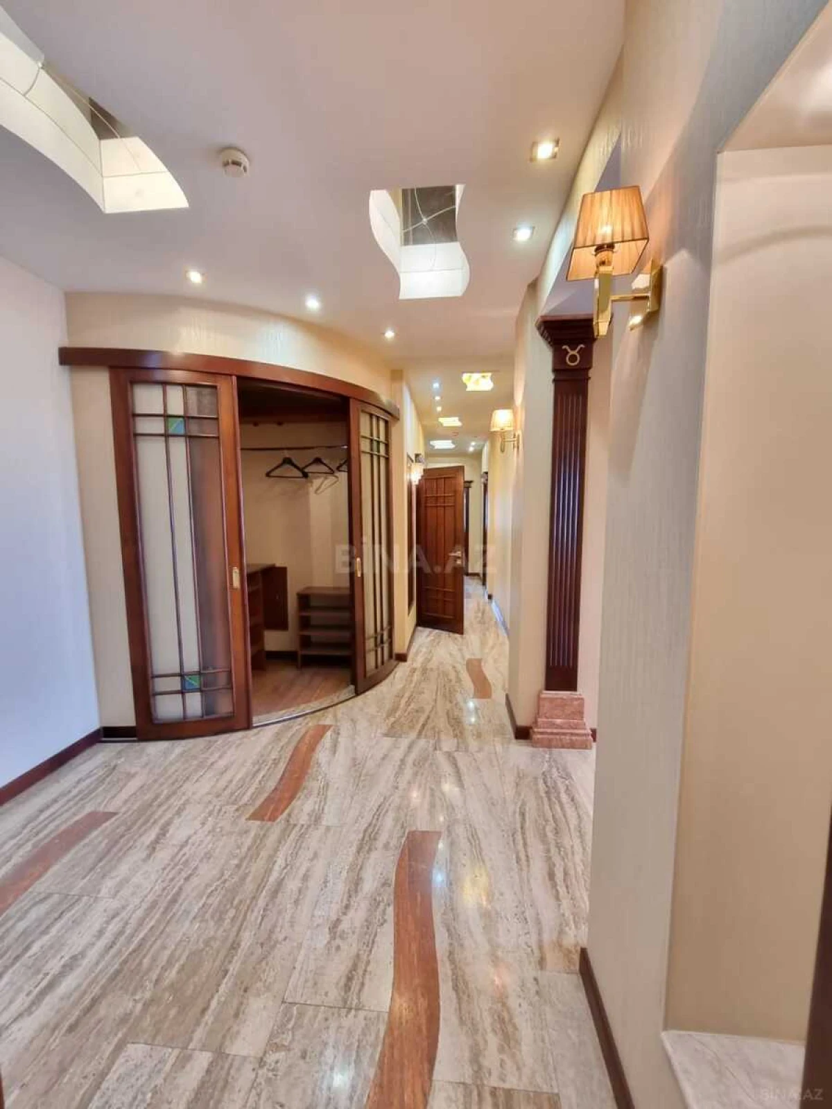 Satılır 4 otaqlı mənzil 185 m²