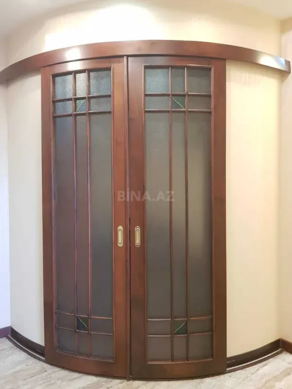 Satılır 4 otaqlı mənzil 185 m²