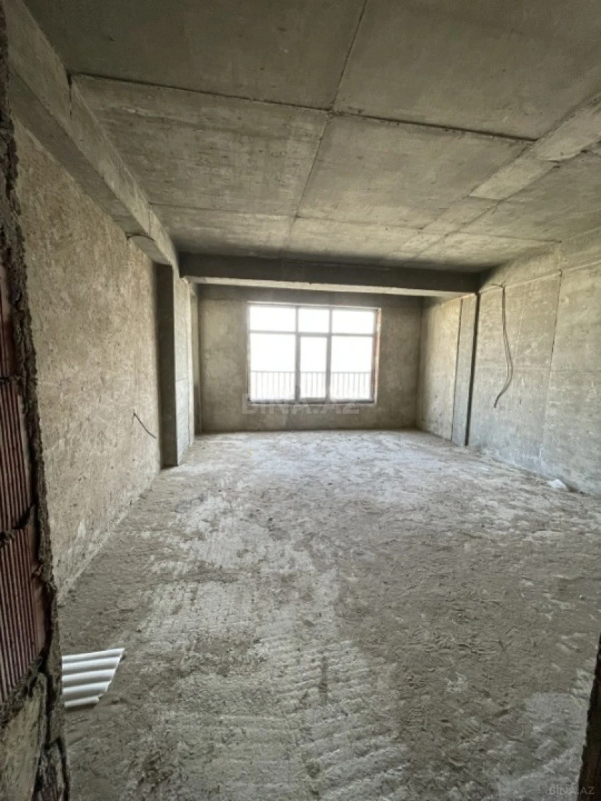 Satılır 4 otaqlı mənzil 175 m²