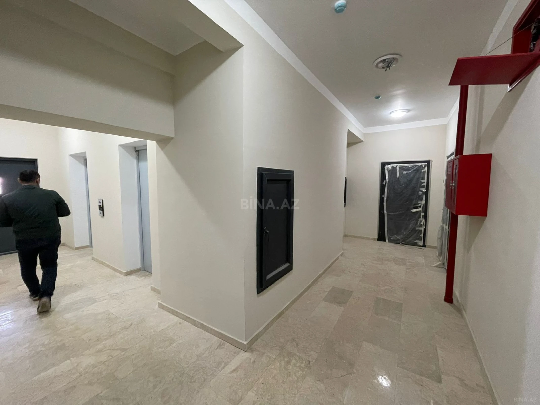 Satılır 4 otaqlı mənzil 175 m²