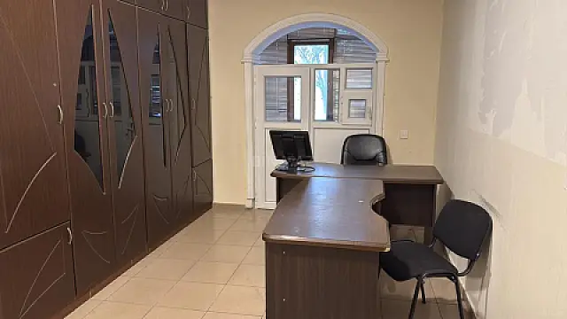 Kirayə verilir 3 otaqlı ofis 70 m²