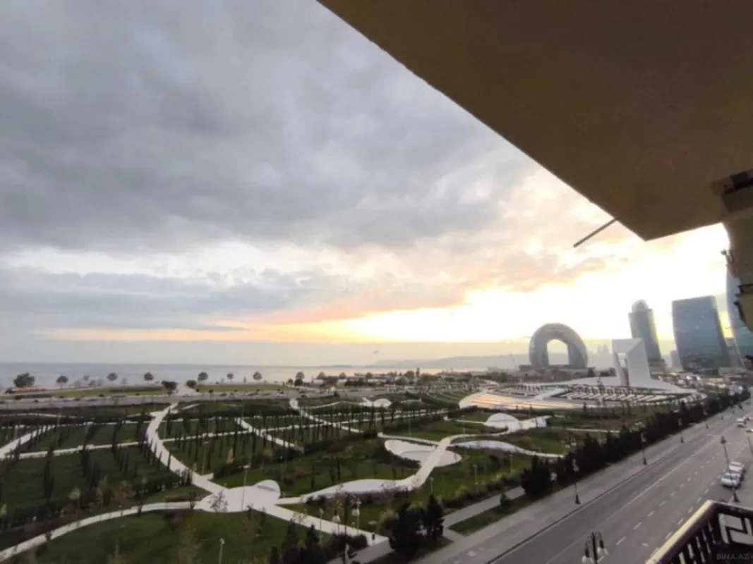 Satılır 4 otaqlı mənzil 108 m²