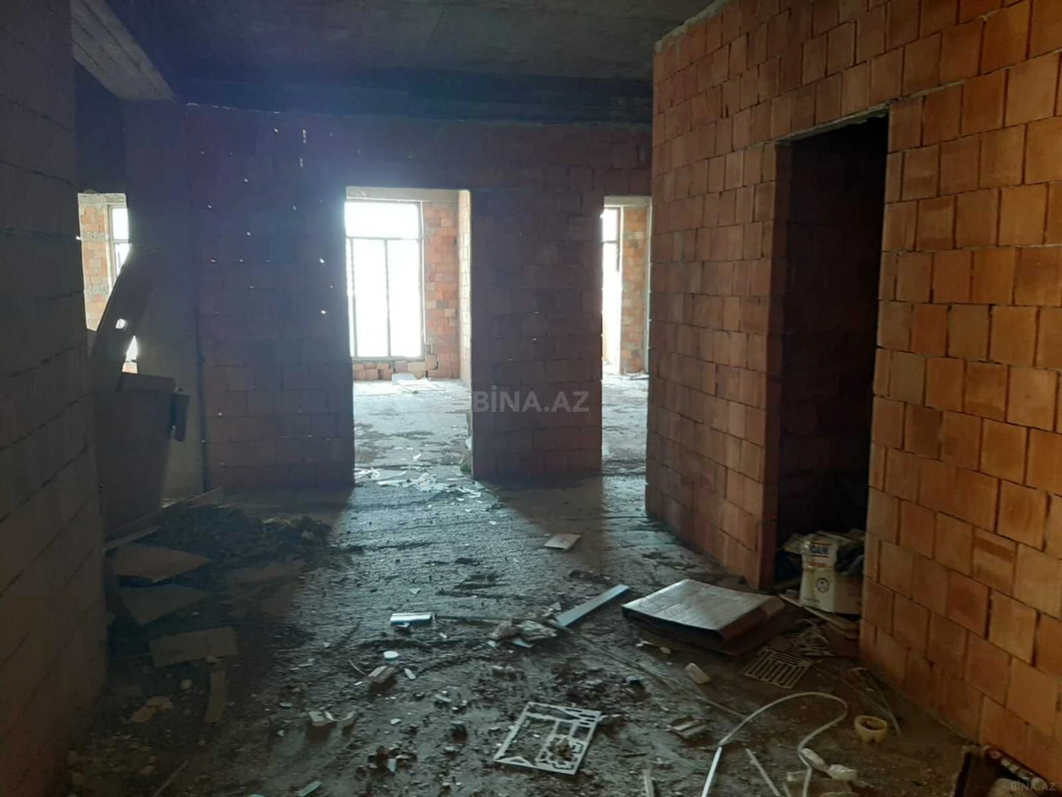 Satılır 3 otaqlı mənzil 156 m²