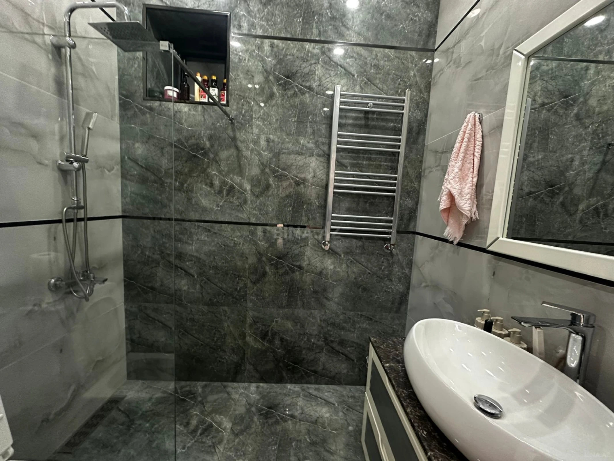 Satılır 4 otaqlı həyət evi 180 m²