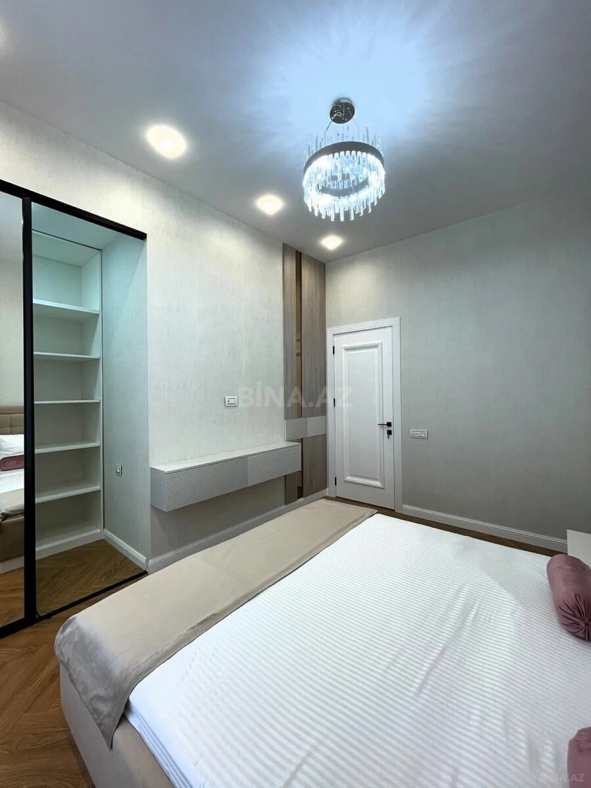 Satılır 3 otaqlı mənzil 119 m²