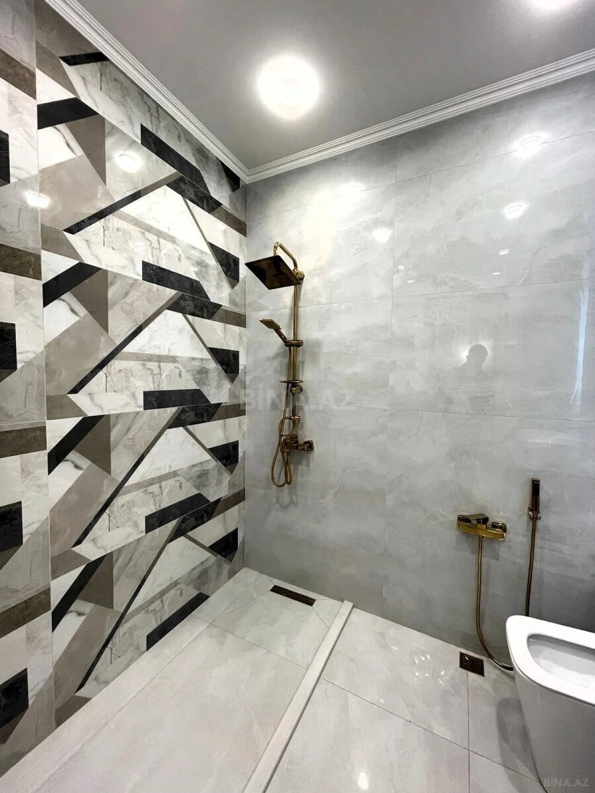 Satılır 3 otaqlı mənzil 119 m²